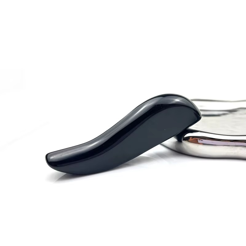 Obsidian Gua Sha Tool Curved Q - đánh giá và giá Skincare Queen